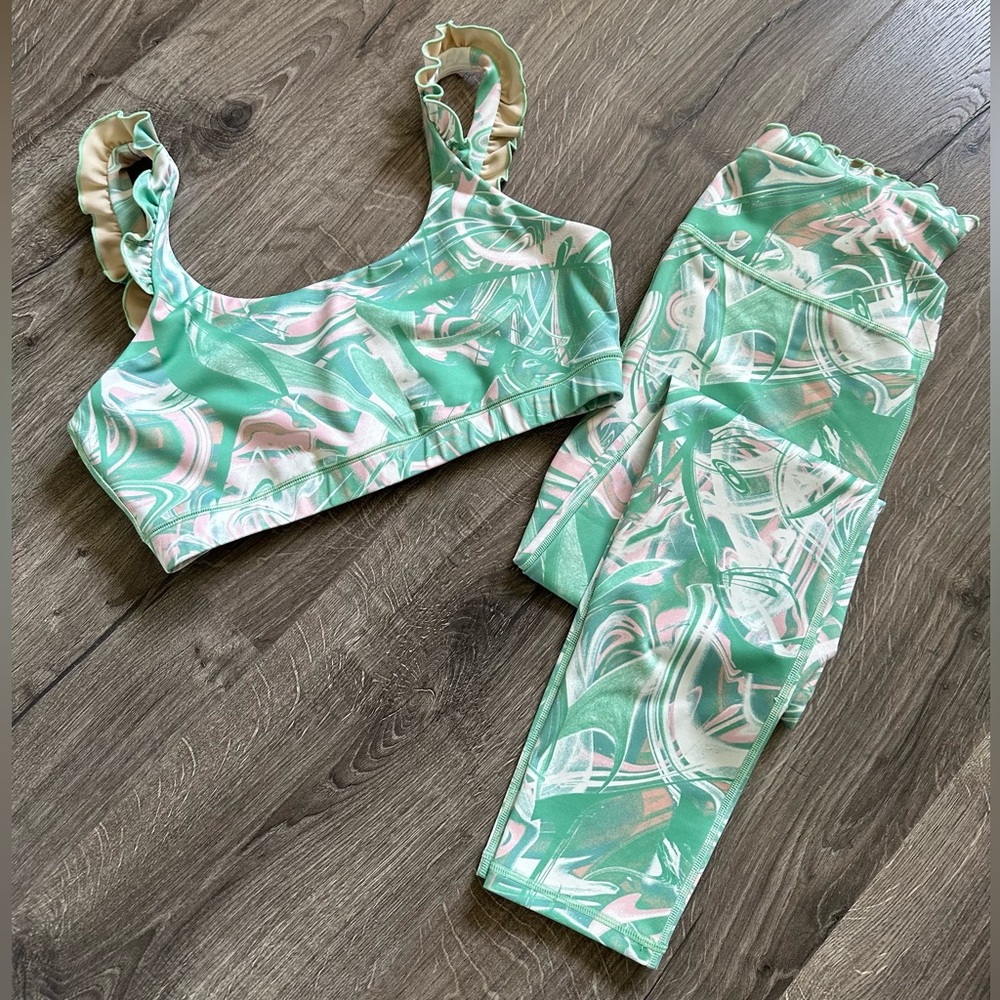 2 piece IVL Marble Workout Matching Legging and Bra 💚🤍